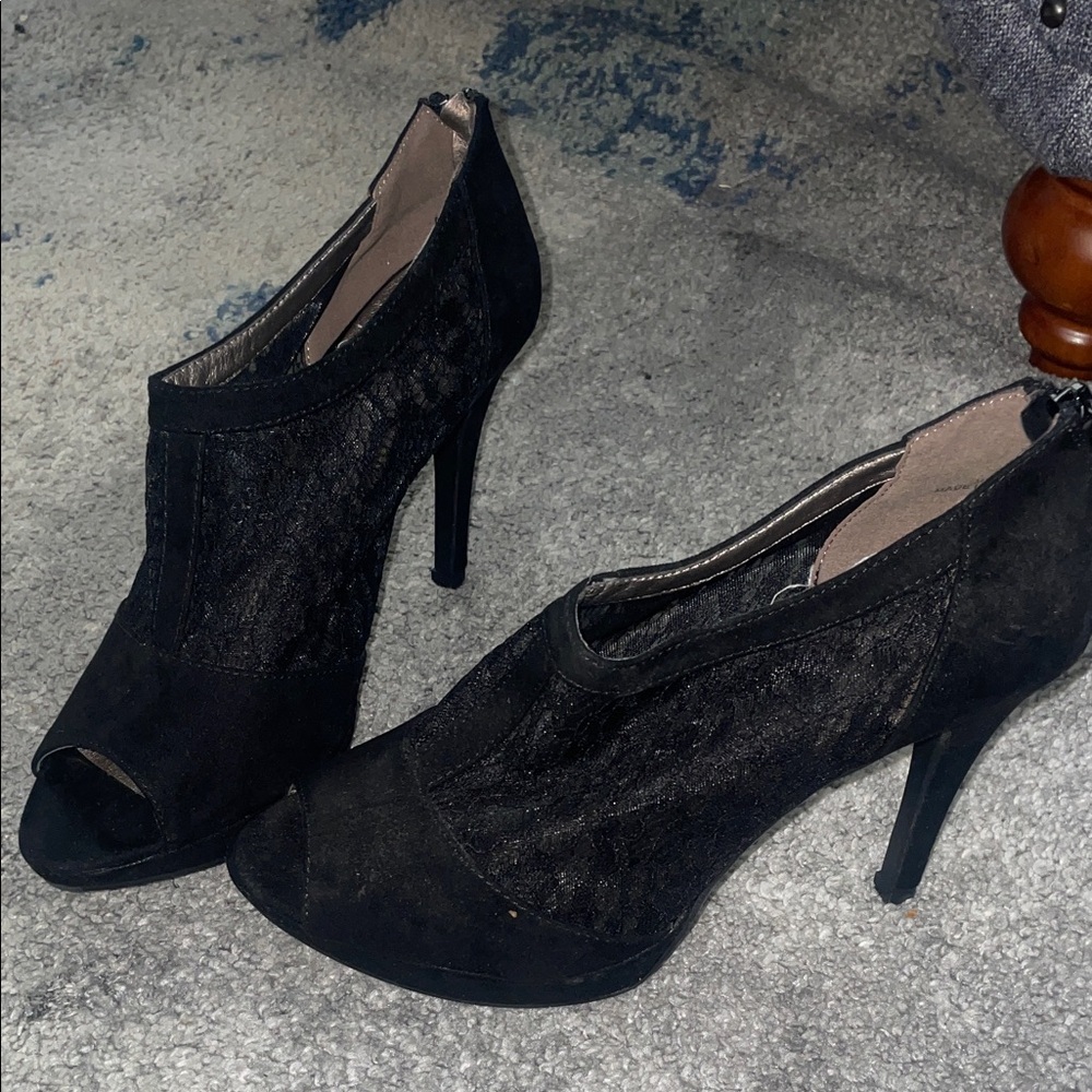 Chic Black Peep-Toe Heels